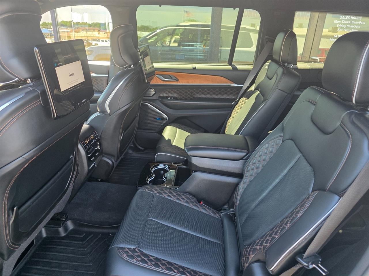 Jeep Grand Cherokee L Summit 4WD 2023