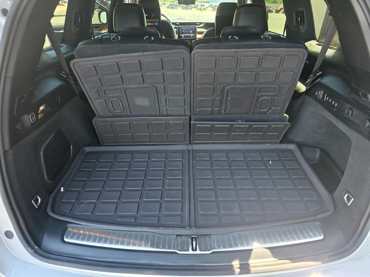 Jeep Grand Cherokee L Summit 4WD 2023