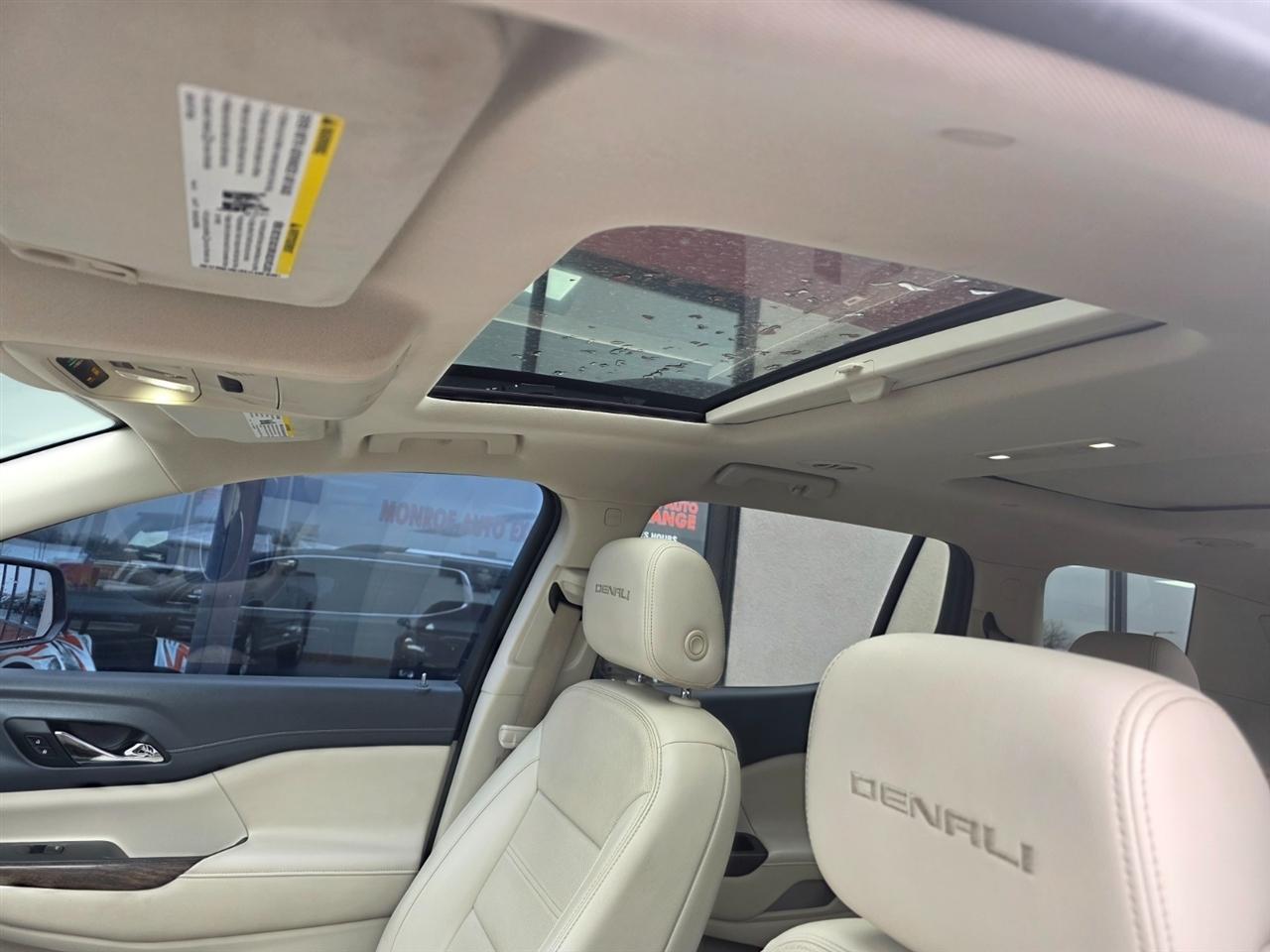 GMC Acadia Denali AWD 2021