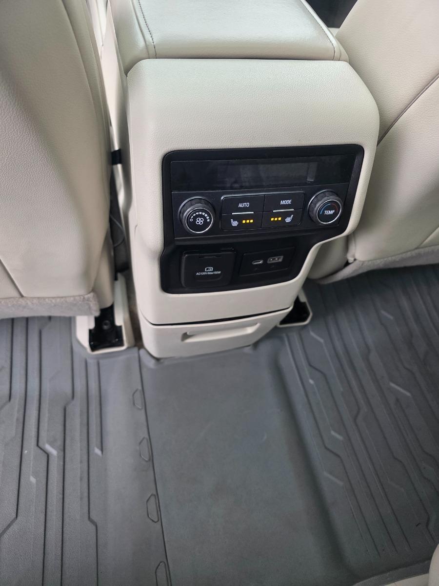 GMC Acadia Denali AWD 2021