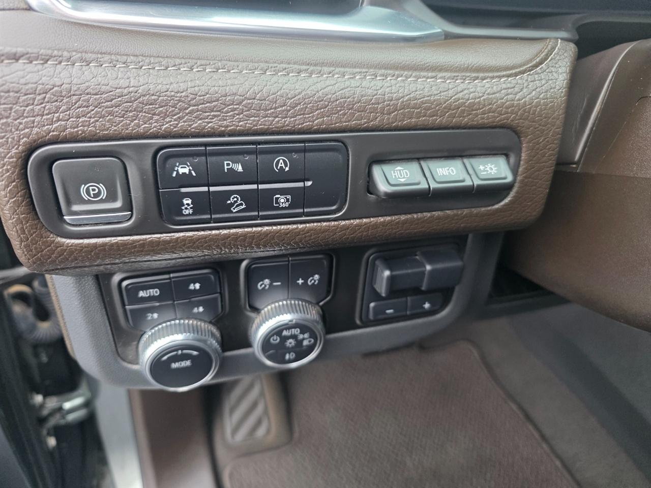 GMC Yukon XL Denali 4WD 2023