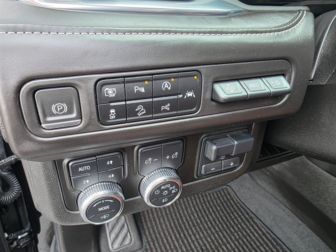 GMC Yukon Denali Ultimate 4WD 2023