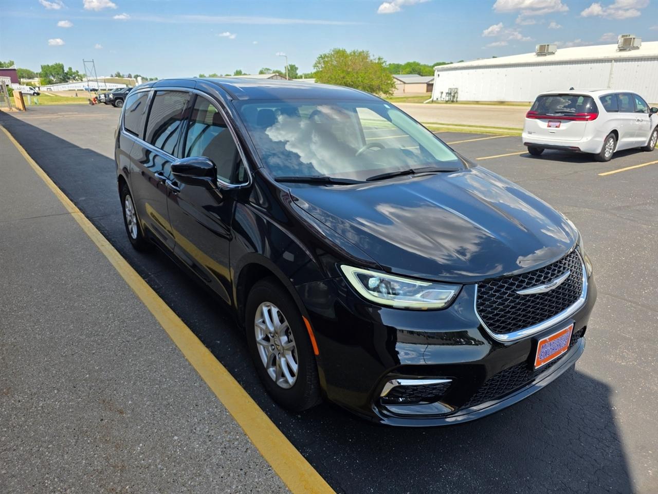 Chrysler Pacifica Touring L 2024