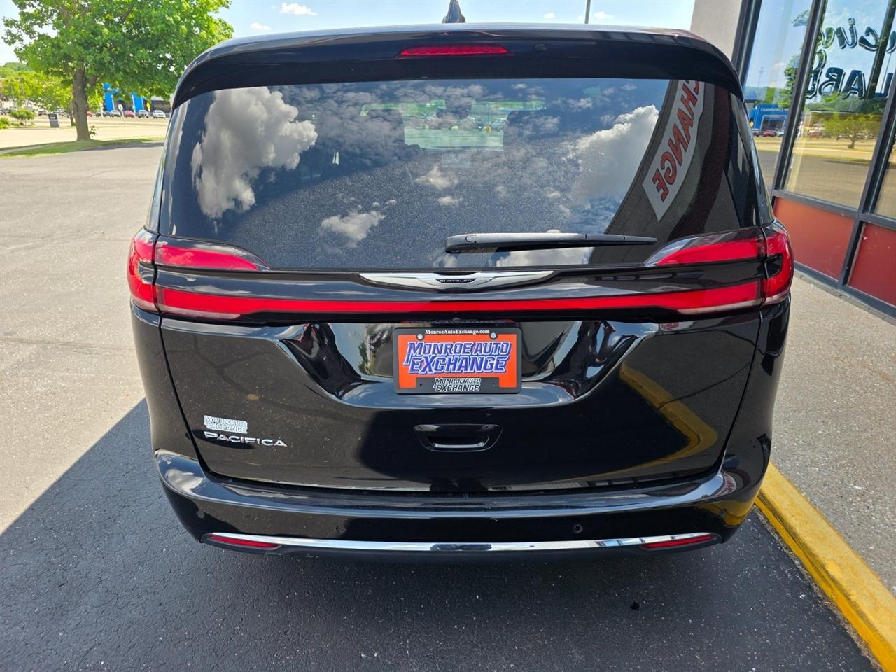 Chrysler Pacifica Touring L 2024