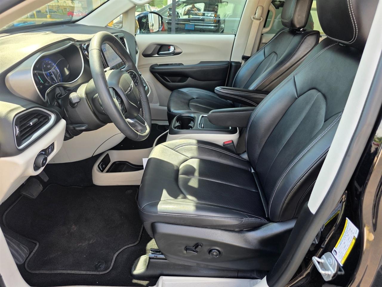 Chrysler Pacifica Touring L 2024