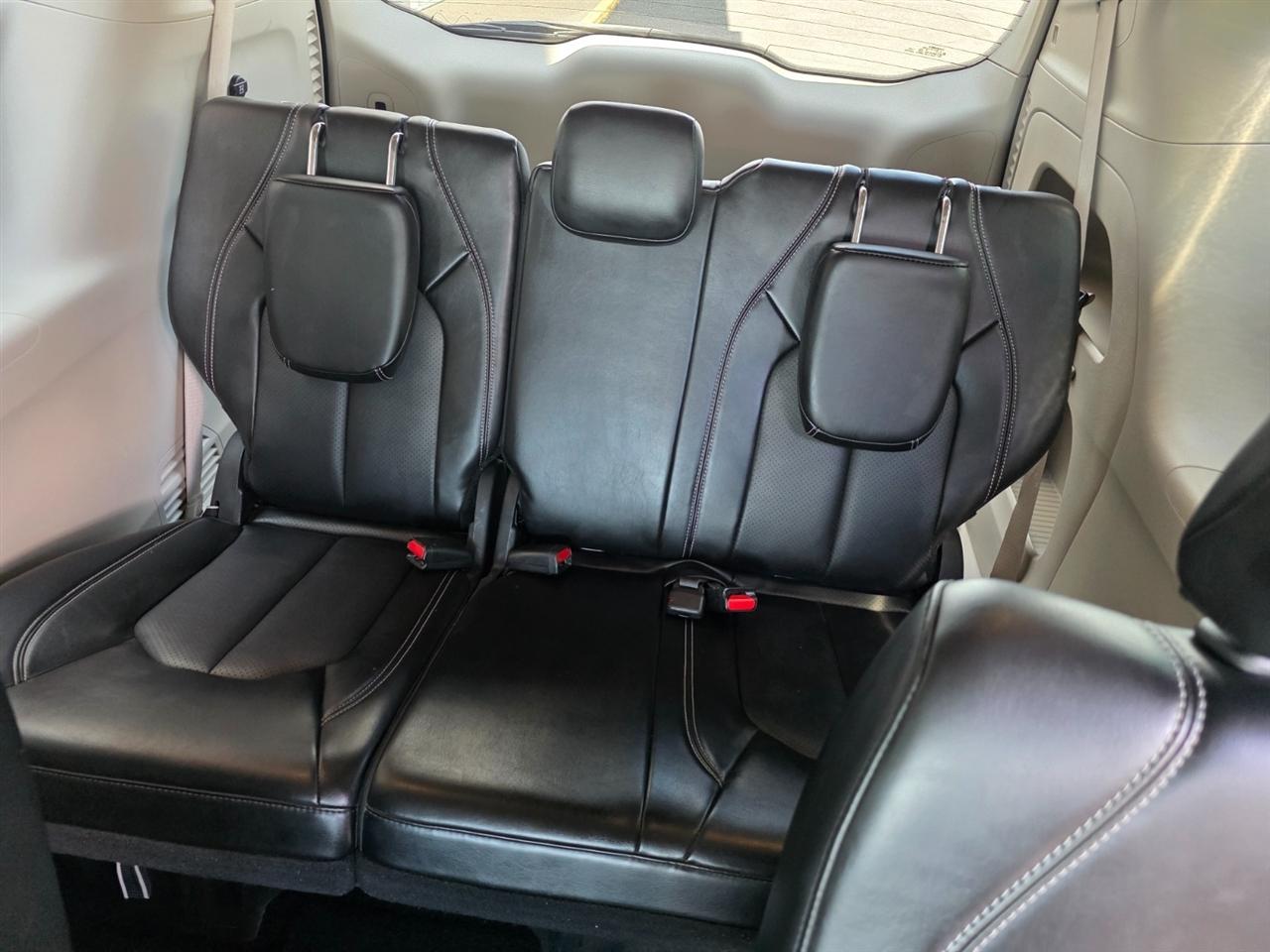 Chrysler Pacifica Touring L 2024