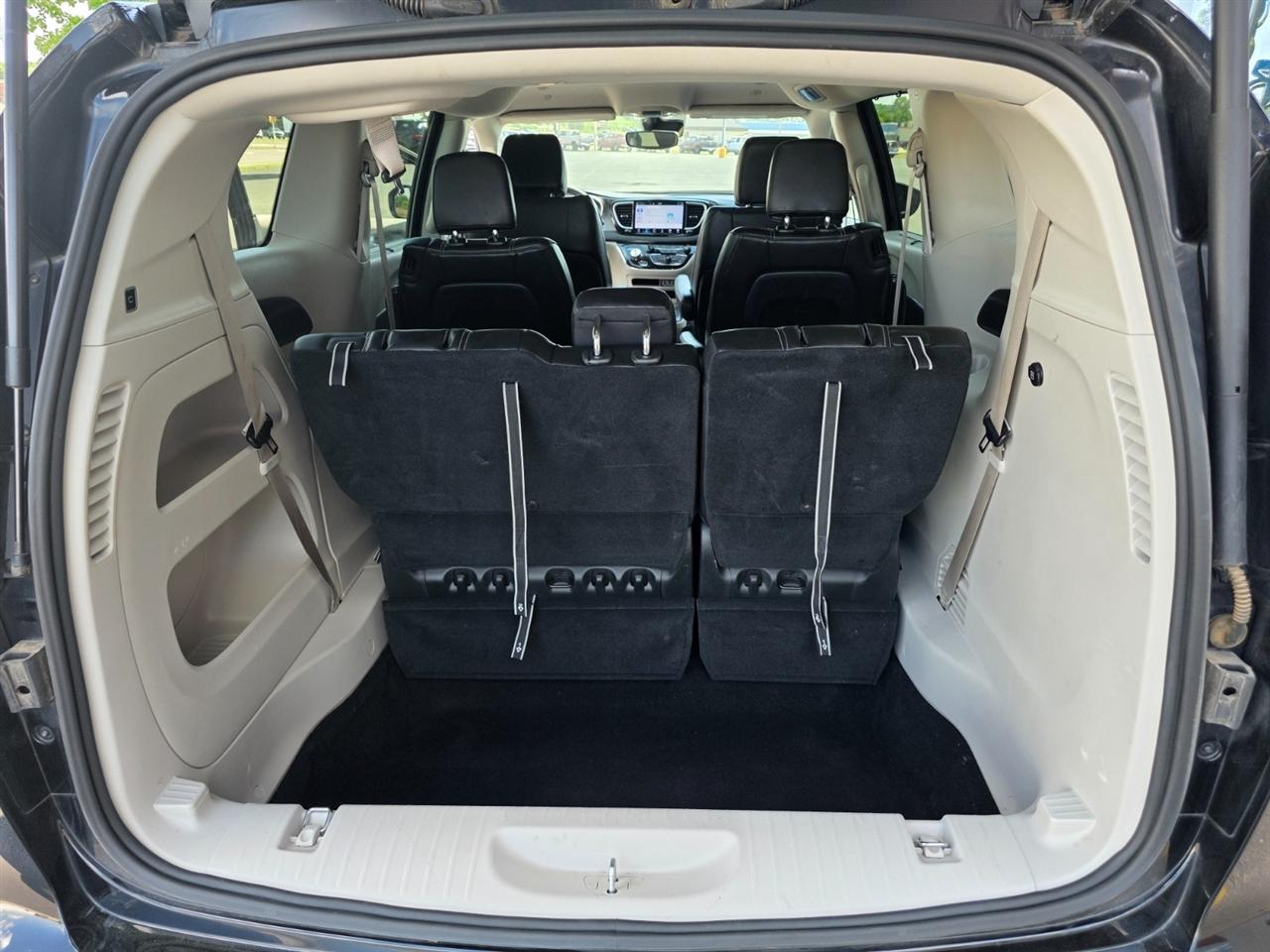 Chrysler Pacifica Touring L 2024