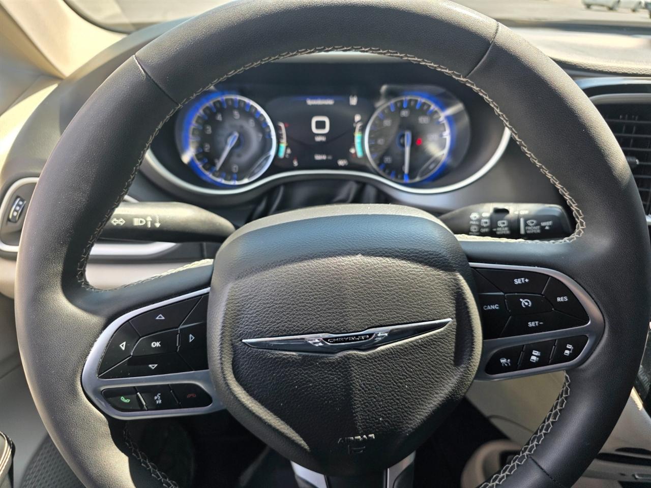 Chrysler Pacifica Touring L 2024