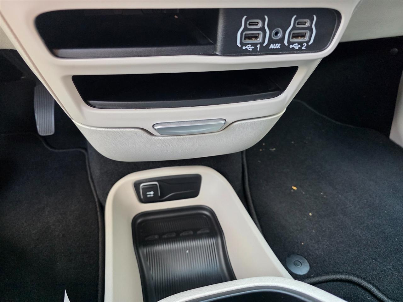 Chrysler Pacifica Touring L 2024
