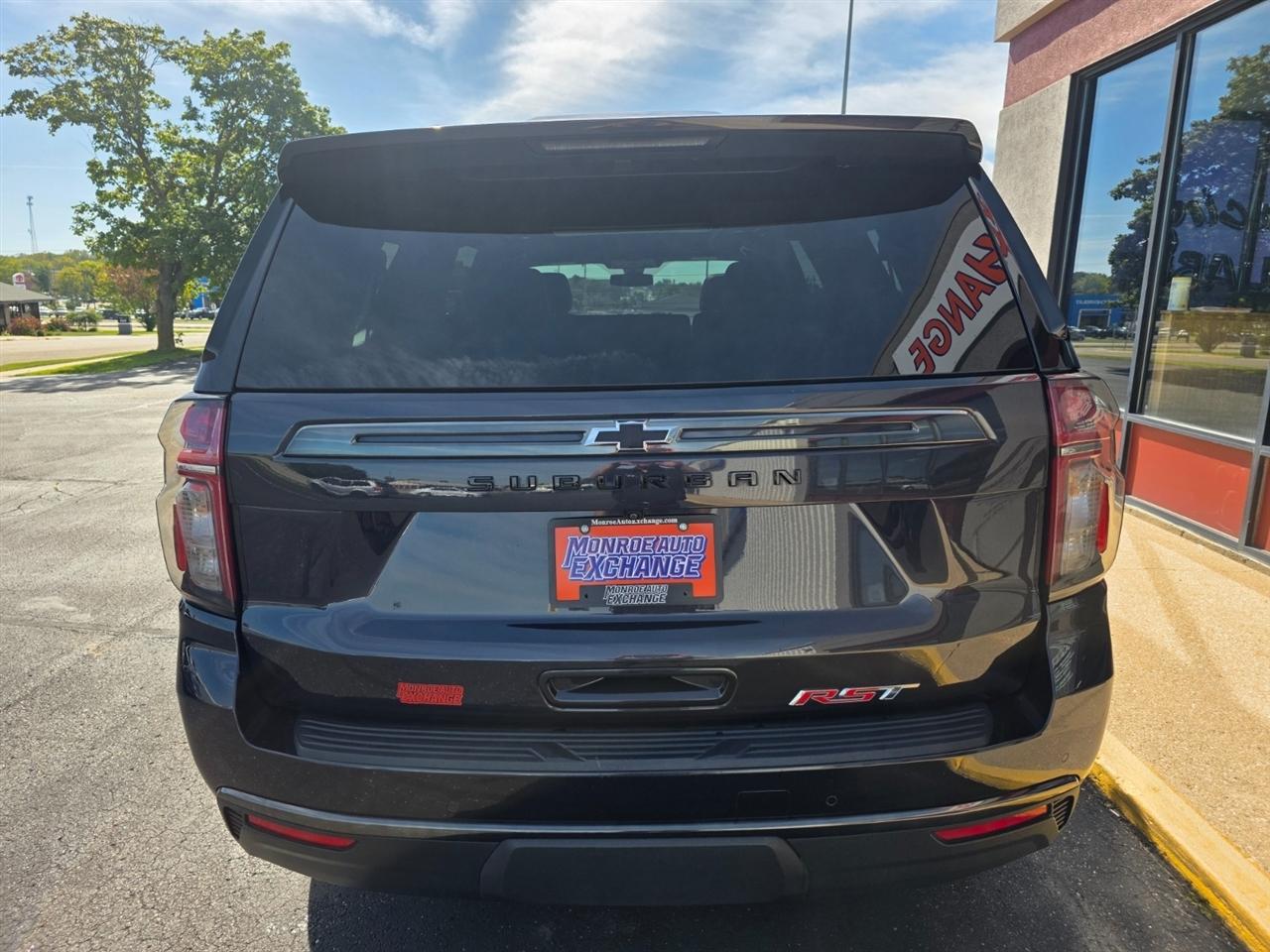 Chevrolet Suburban 4WD 4dr RST 2022
