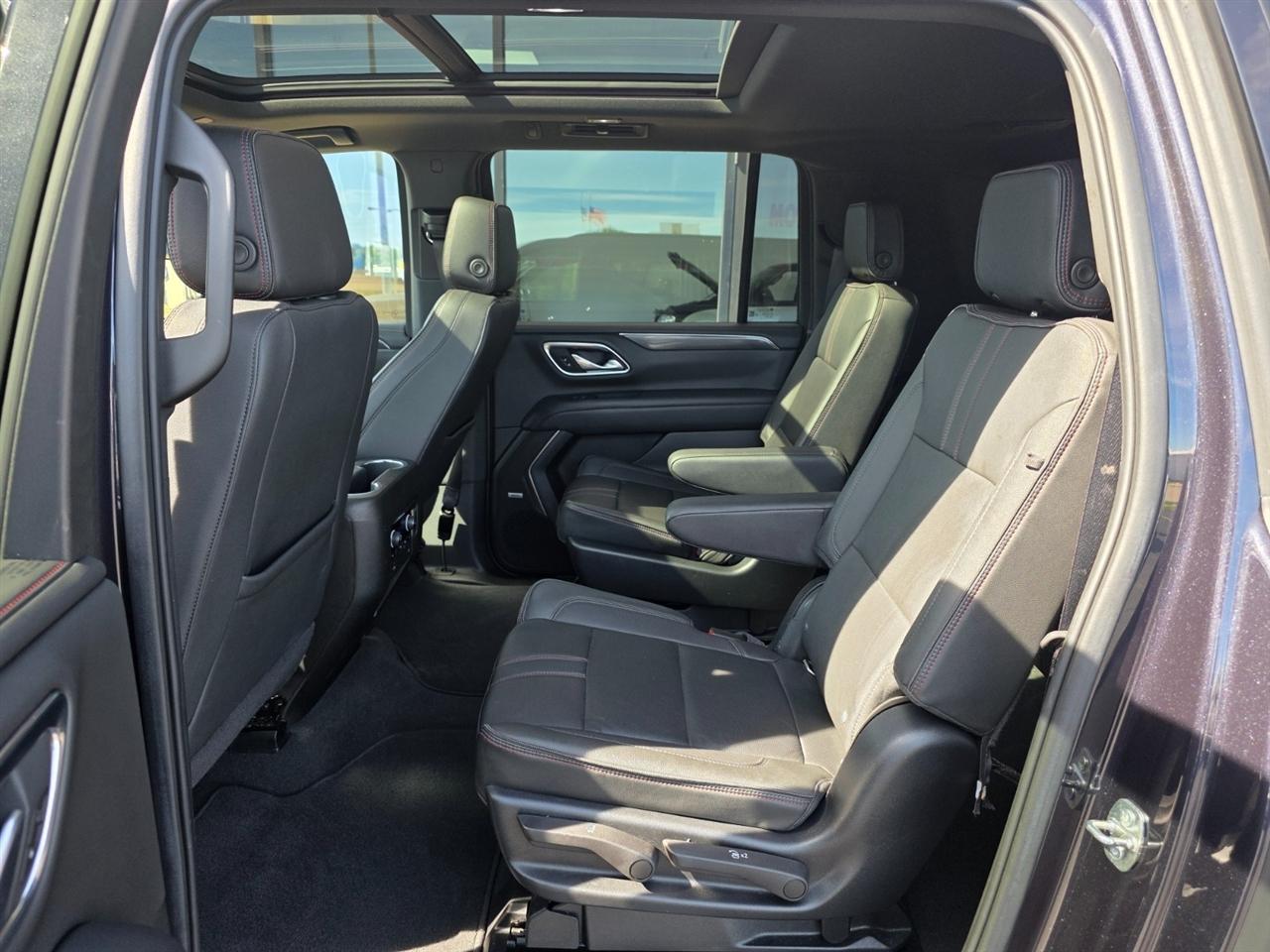 Chevrolet Suburban 4WD 4dr RST 2022