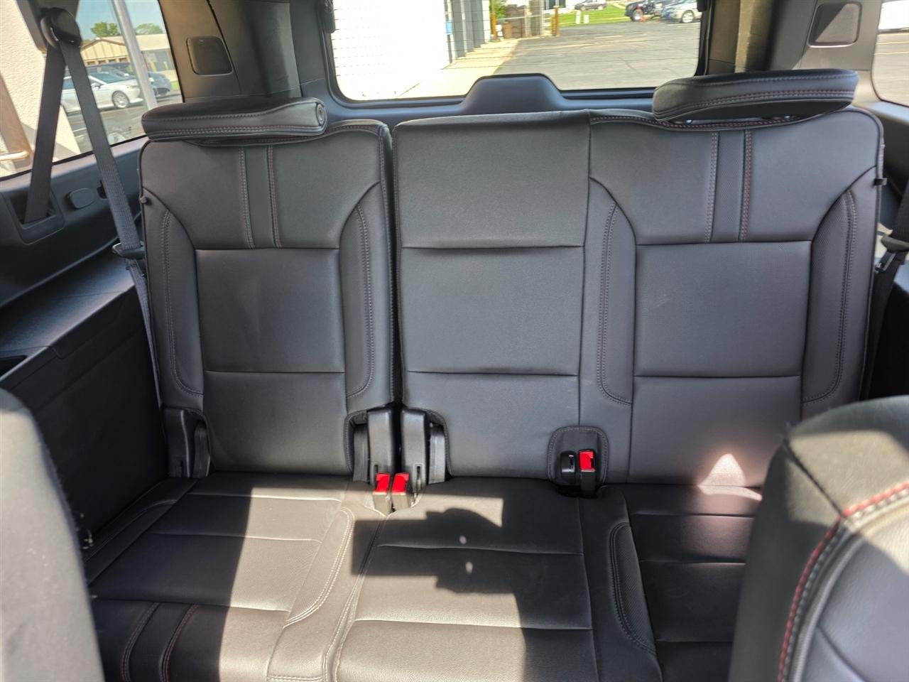 Chevrolet Suburban 4WD 4dr RST 2022