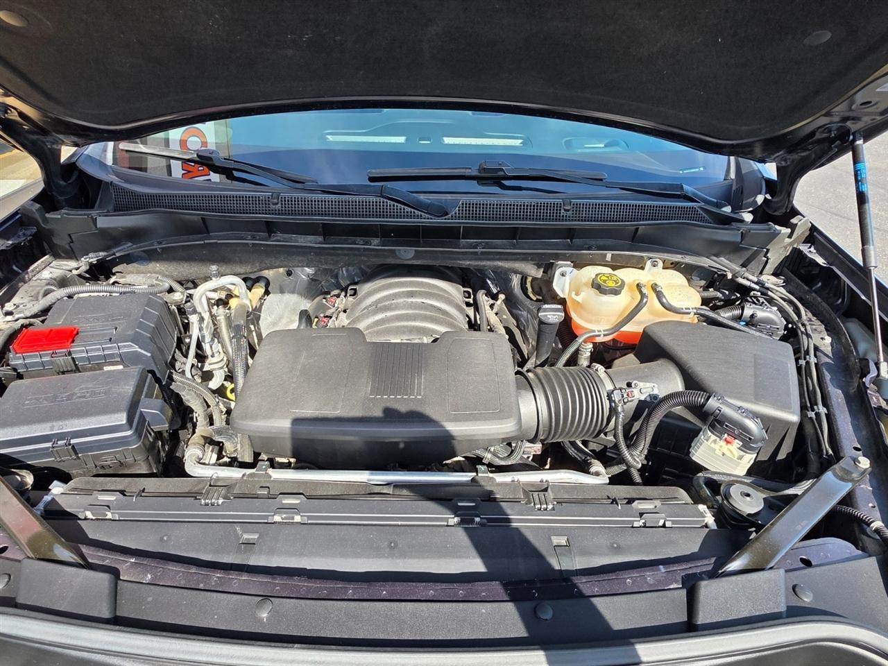 Chevrolet Suburban 4WD 4dr RST 2022