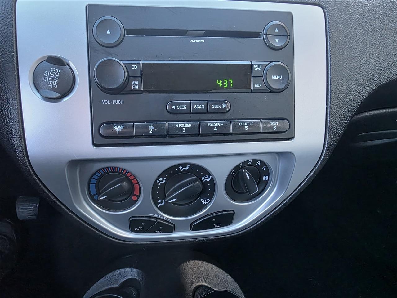 Ford Focus 4dr Sdn SES 2007