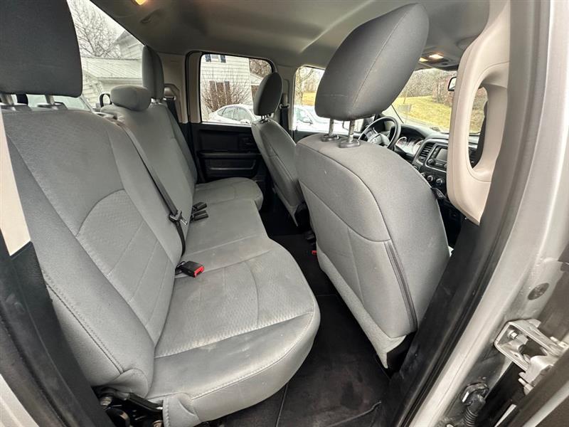 RAM 1500 Tradesman Quad Cab 4WD 2016