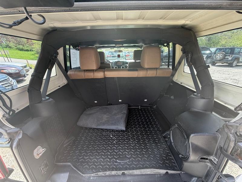 Jeep Wrangler Unlimited Sahara 4WD 2012