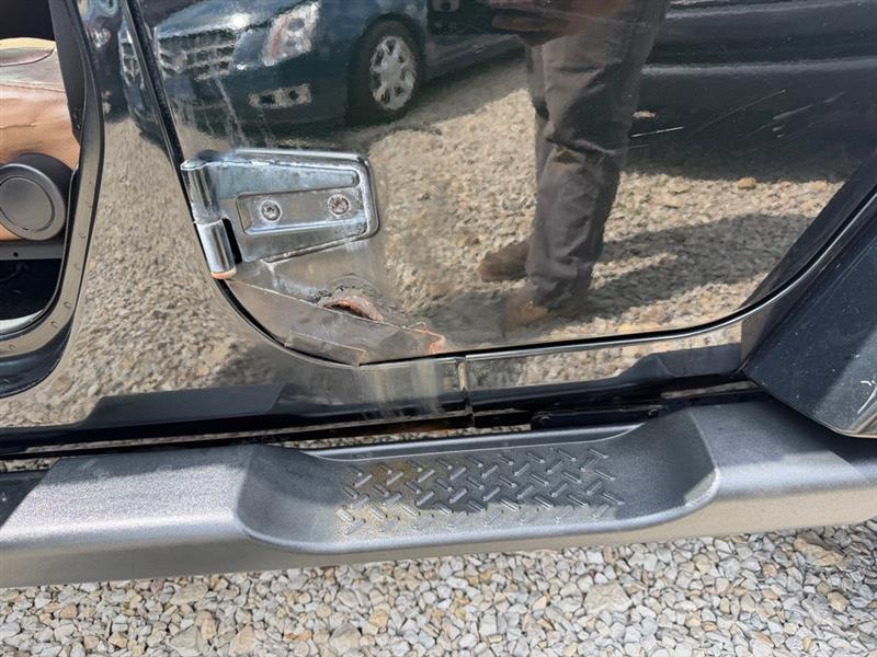 Jeep Wrangler Unlimited Sahara 4WD 2012