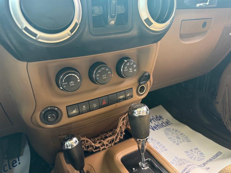 Jeep Wrangler Unlimited Sahara 4WD 2012