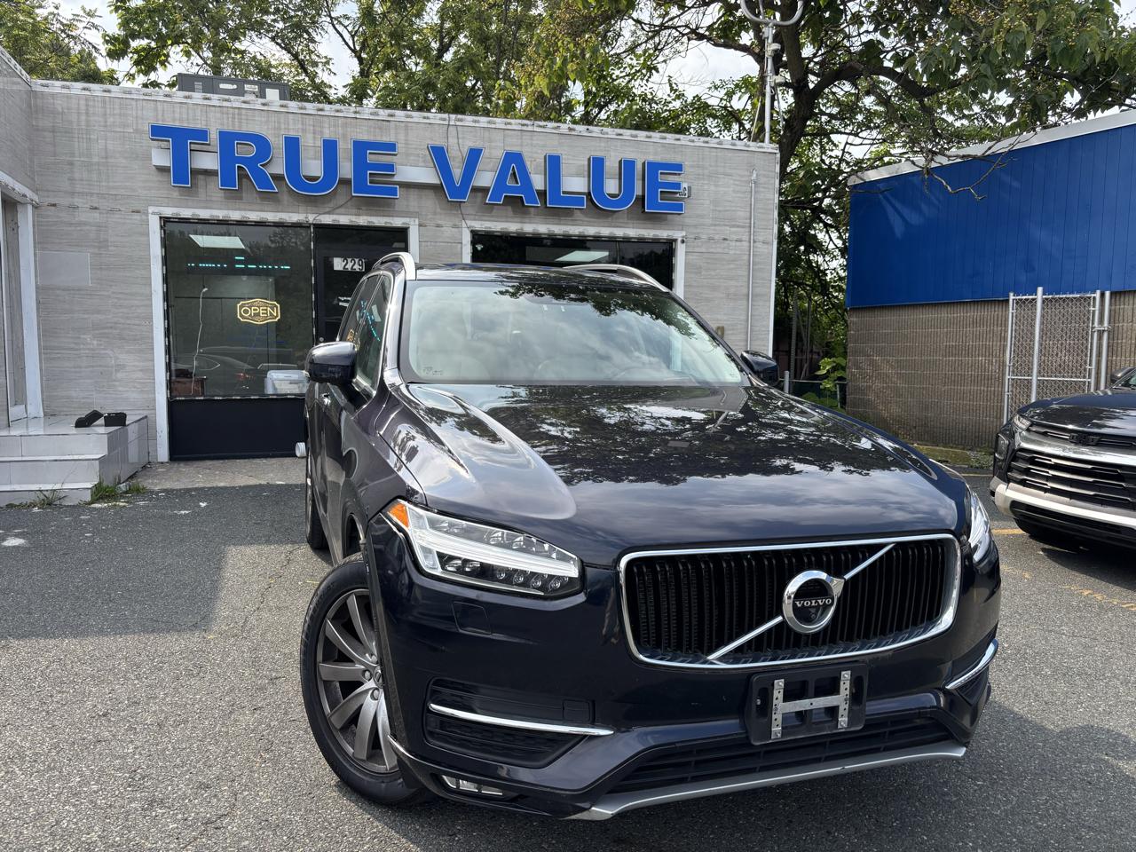 2016 Volvo XC90 T6 Momentum AWD