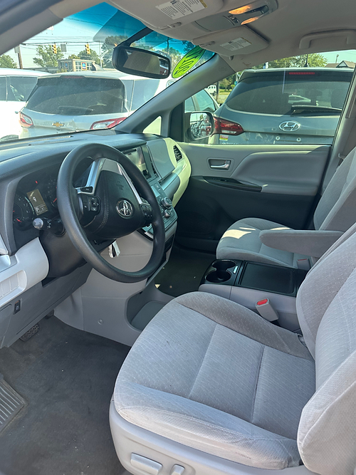 Toyota Sienna LE 8-Passenger 2017