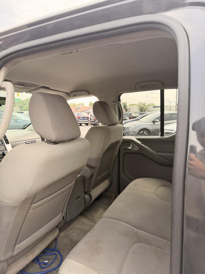Nissan Frontier XE-V6 2012