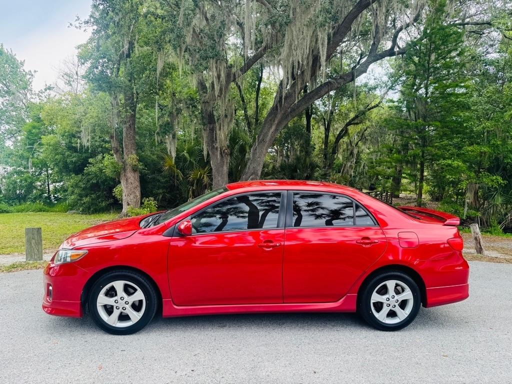 Toyota Corolla L 5-Speed MT 2013