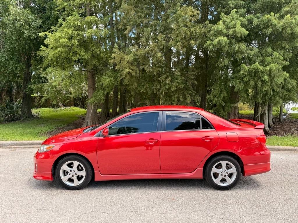 Toyota Corolla L 5-Speed MT 2013