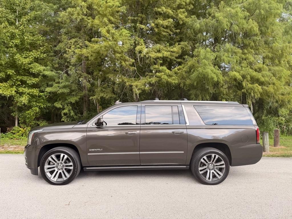 GMC Yukon XL Denali 4WD 2019