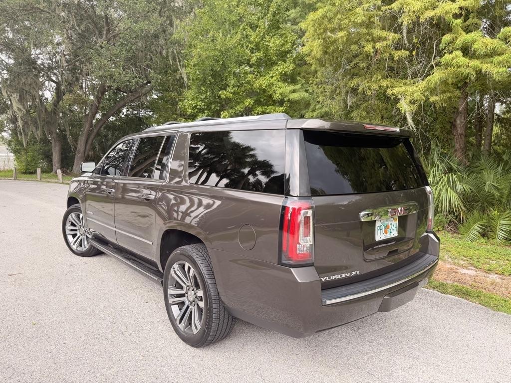 GMC Yukon XL Denali 4WD 2019