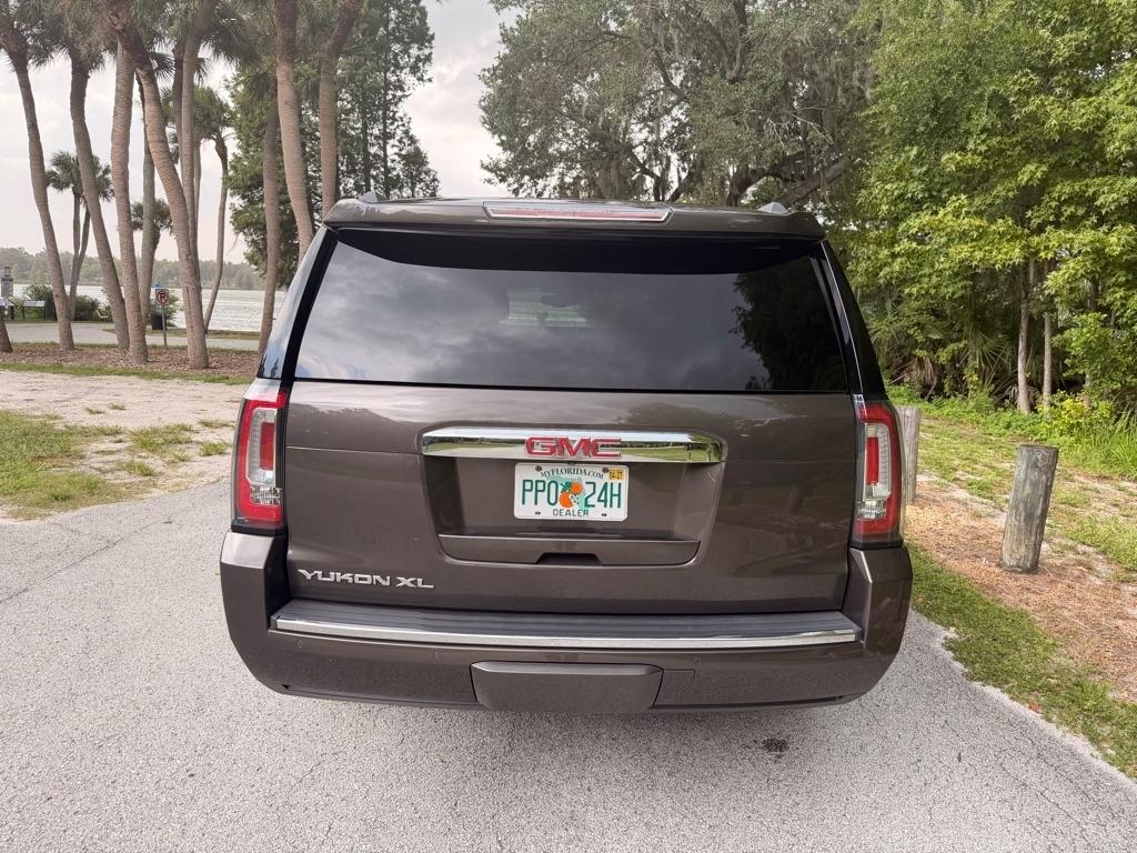 GMC Yukon XL Denali 4WD 2019