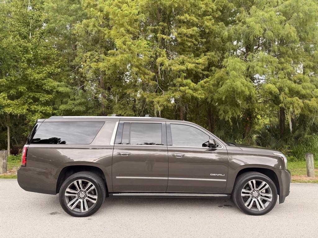 GMC Yukon XL Denali 4WD 2019