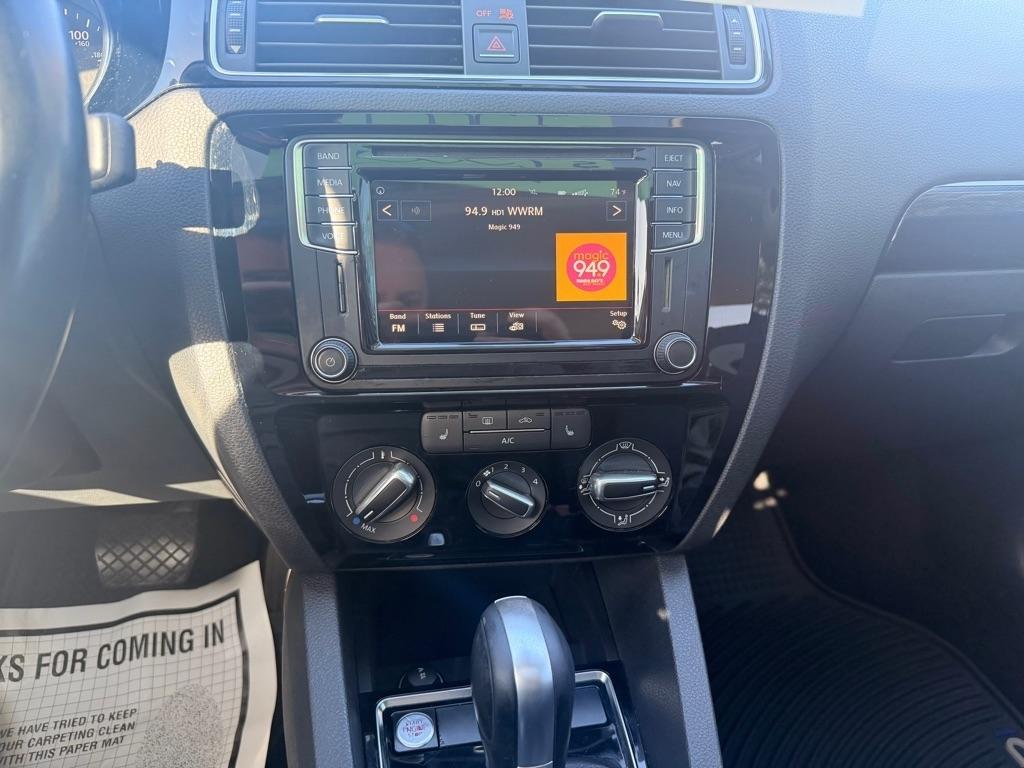 Volkswagen Jetta SEL 6A 2016