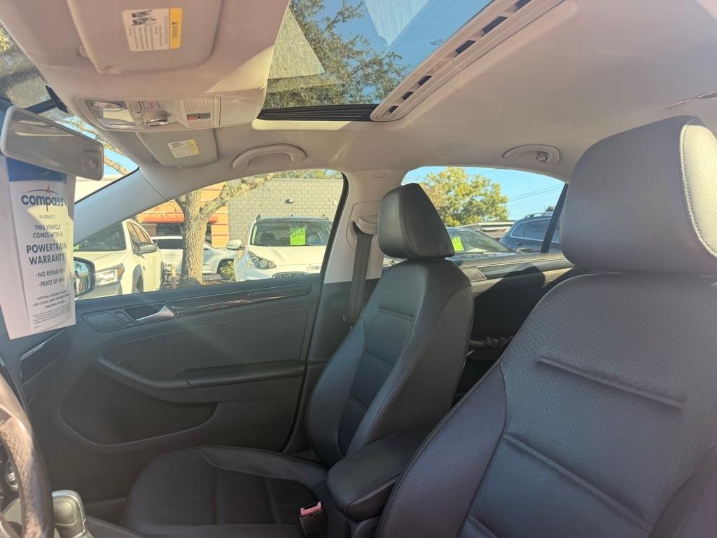 Volkswagen Jetta SEL 6A 2016