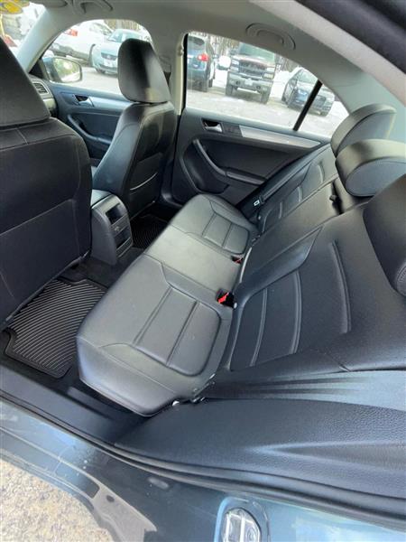 Volkswagen Jetta 1.4T SE 6A 2017