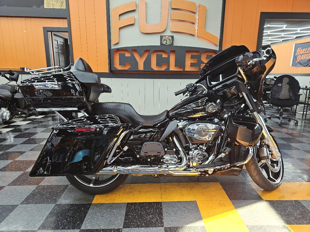 2025 Harley-Davidson FLHXU 
