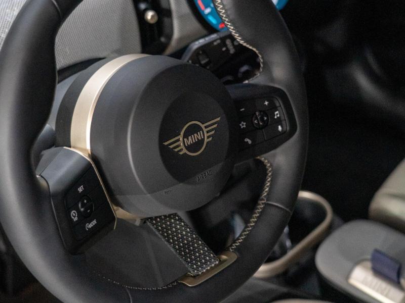 MINI Cooper Signature 4 Door Hatchback 2025