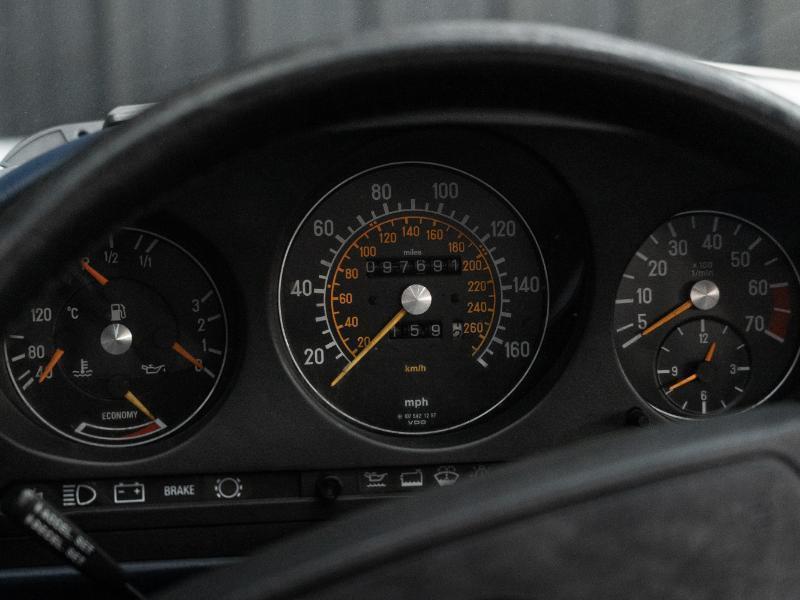 Mercedes-Benz 560 SL coupe 1989