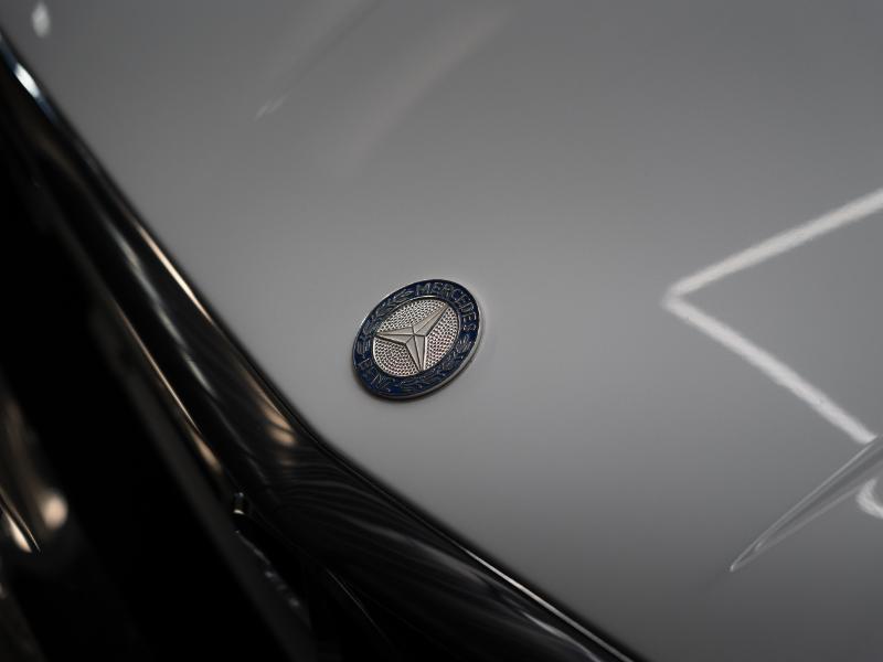 Mercedes-Benz 560 SL coupe 1989