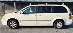 2010 Chrysler Town & Country 