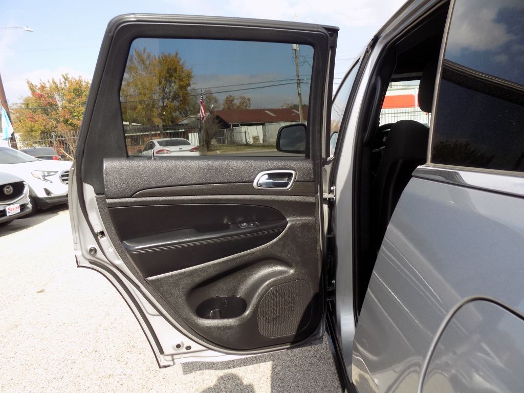 Jeep Grand Cherokee Laredo 2WD 2018