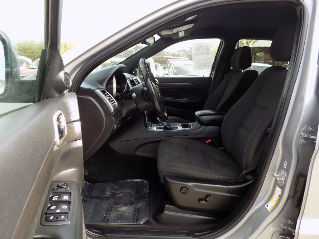 Jeep Grand Cherokee Laredo 2WD 2018