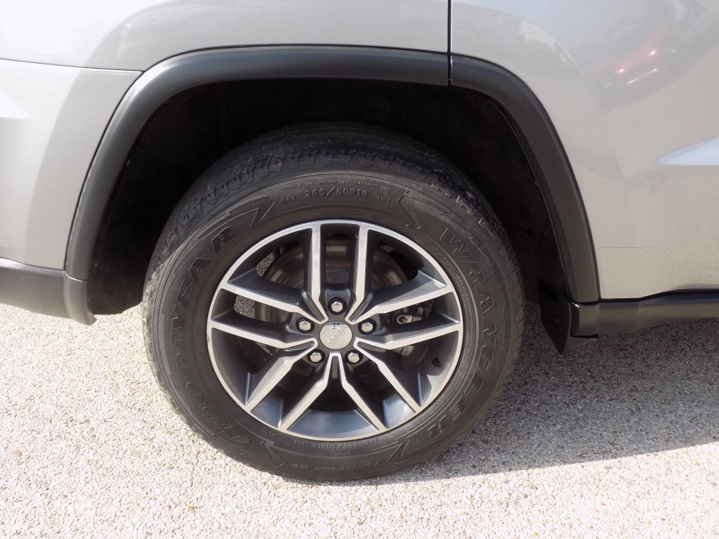 Jeep Grand Cherokee Laredo 2WD 2018