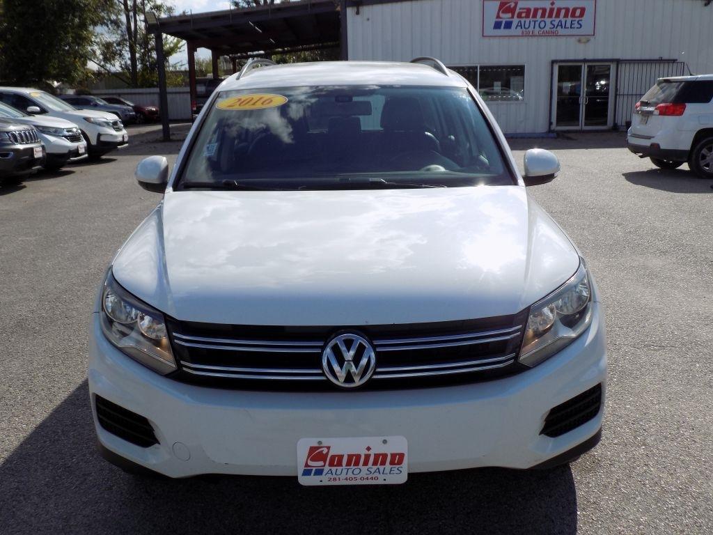 Volkswagen Tiguan S 2016