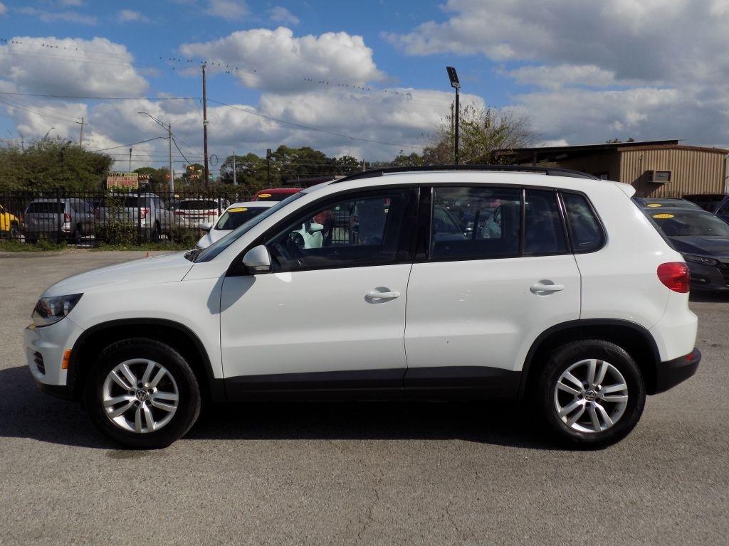 Volkswagen Tiguan S 2016