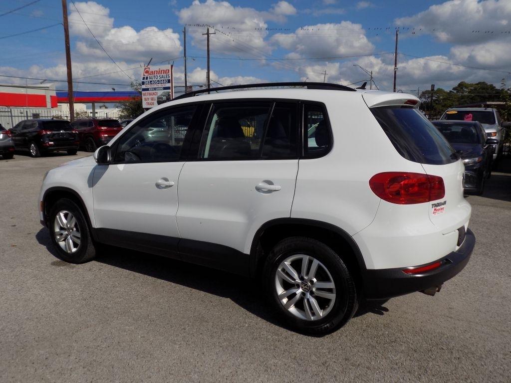 Volkswagen Tiguan S 2016