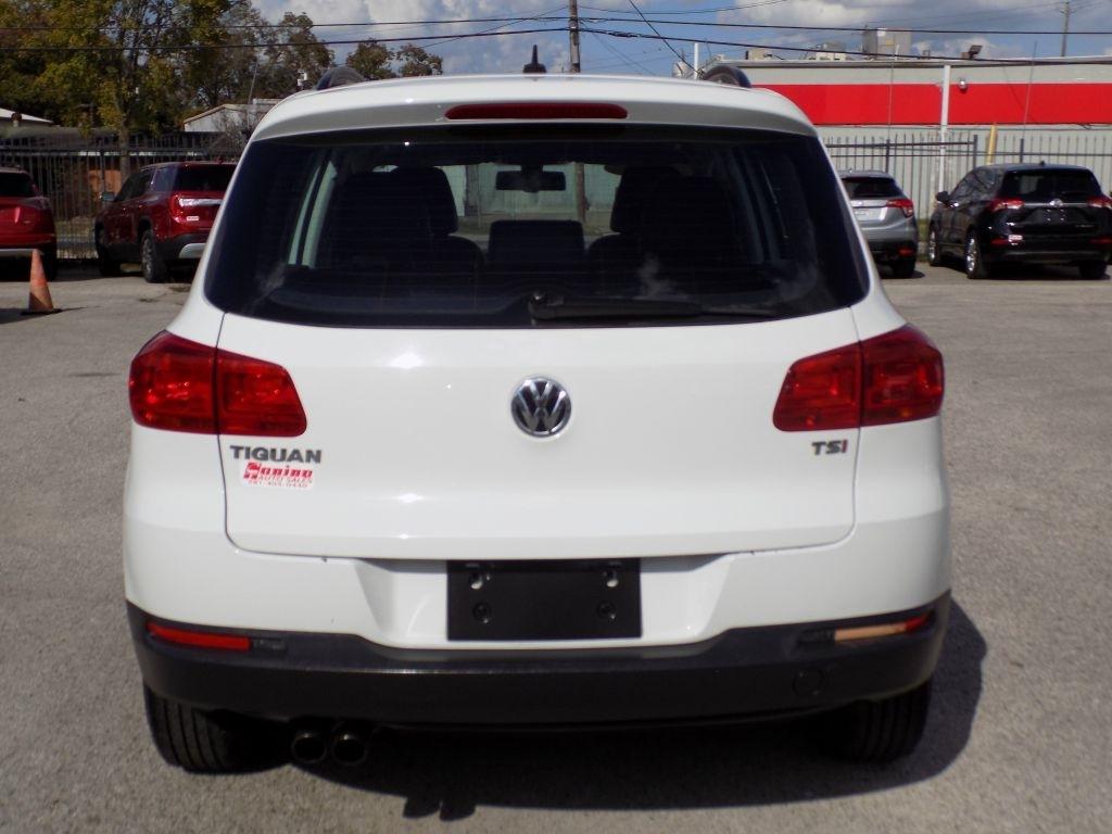 Volkswagen Tiguan S 2016