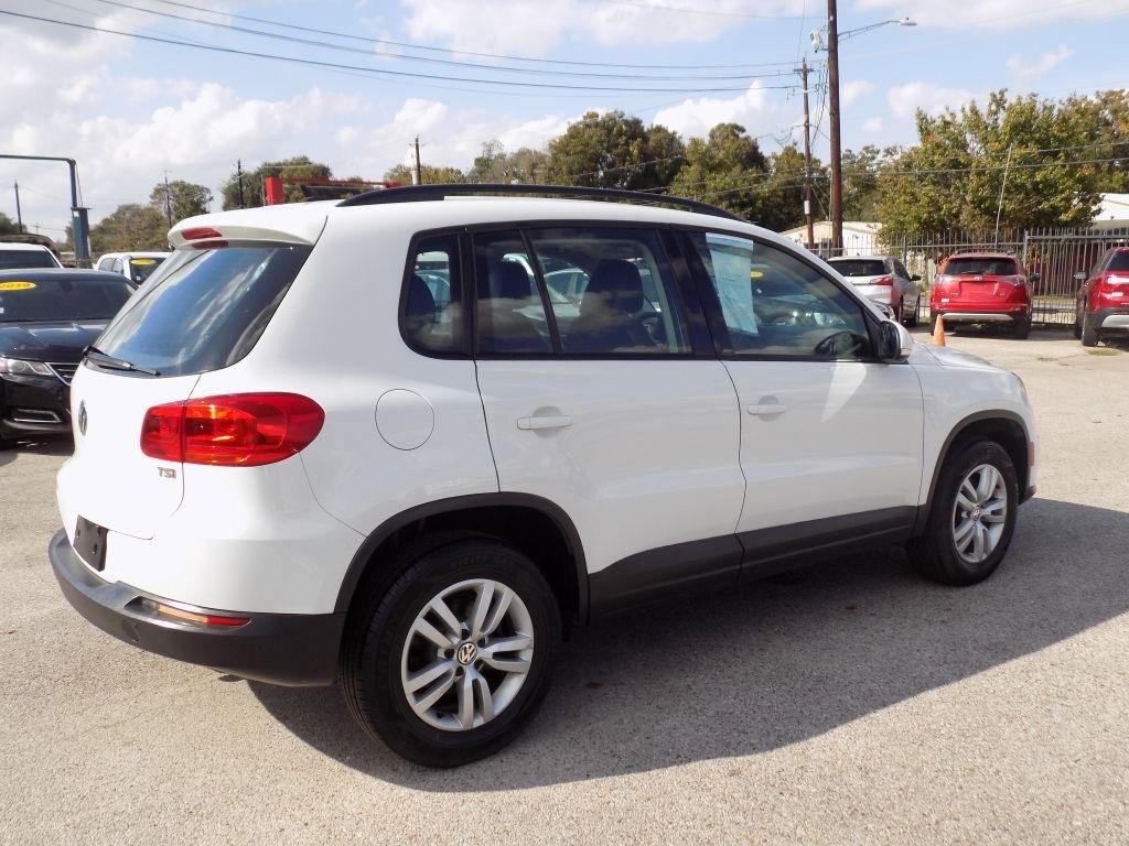 Volkswagen Tiguan S 2016