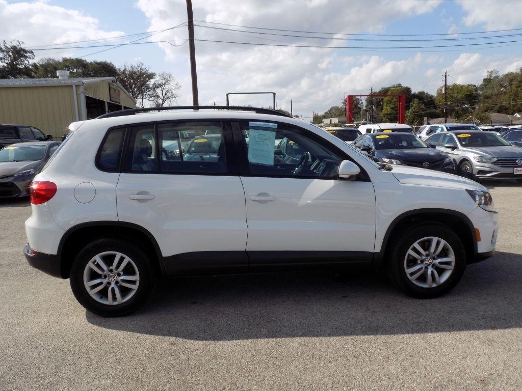 Volkswagen Tiguan S 2016