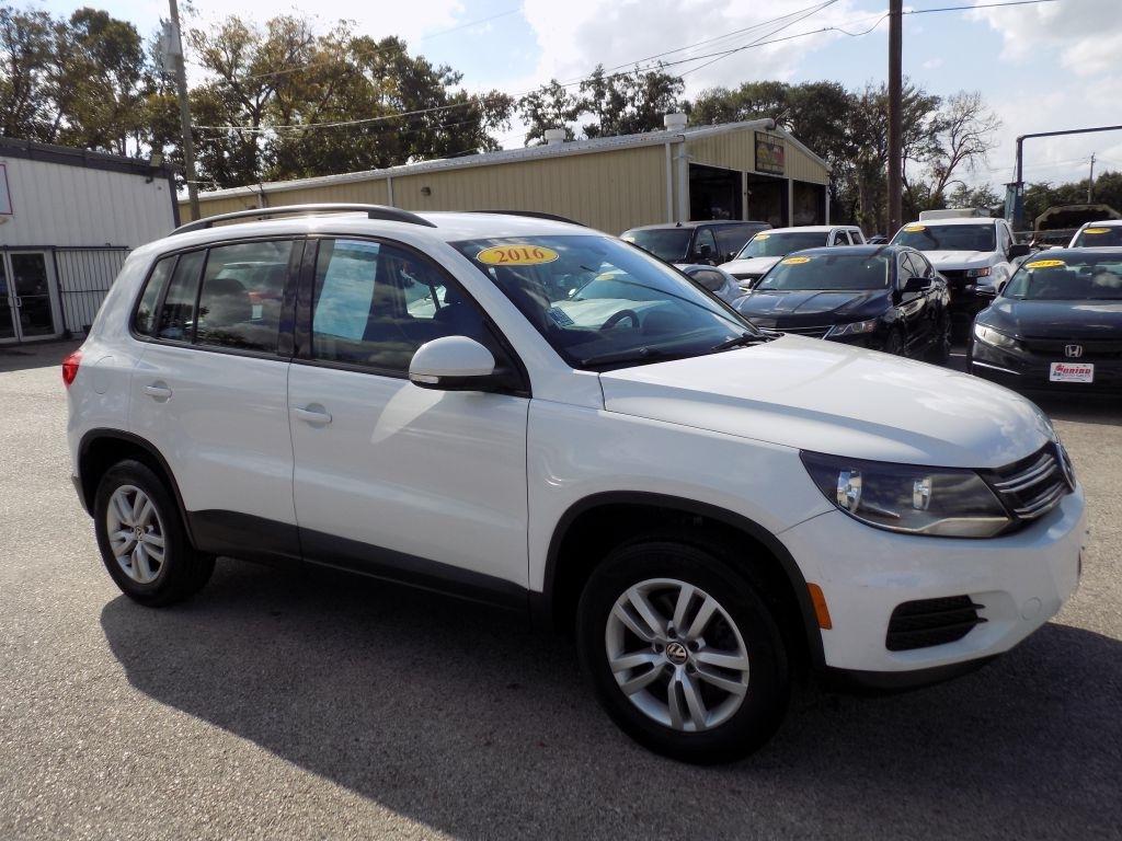 Volkswagen Tiguan S 2016