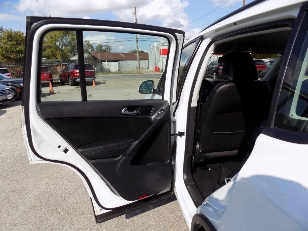 Volkswagen Tiguan S 2016